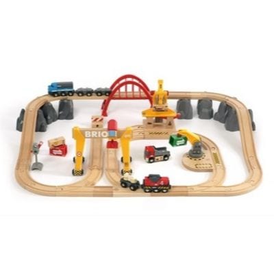 Brio järnväg med frakt är en fin julklapp att ge en 4-åring