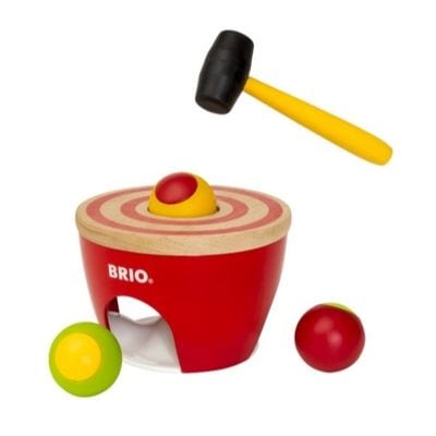  En klassisk bultbräda från brio är en bra julklapp att ge en 1-åring. Det är leksaker som tål att lekas med i generationer.  