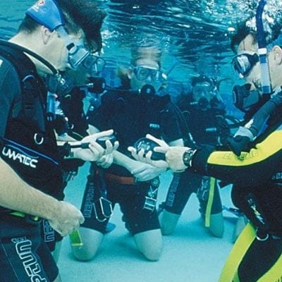 Upplevelse dykning i bassäng 30 års present tjej