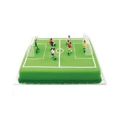 Set med fotbollspelare och mål för att dekorera tårtan