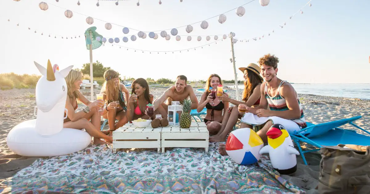Fixa en strandfest: Guide till att planera en minnesvärd strandfest