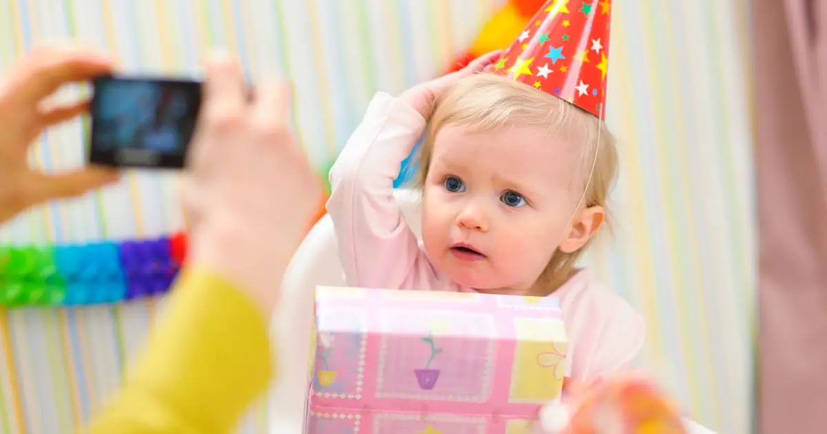 Vad ska presenten till en 1 åring kosta? En omfattande guide